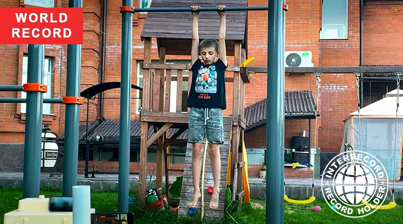 Наибольшая продолжительность неподвижного виса на двух руках ДЕТИ (мальчик 10 лет)