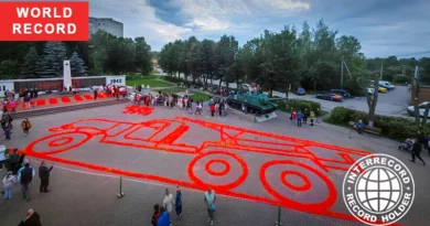 Largest Candle Mosaic in Russia: Katyusha Ignites National Tribute