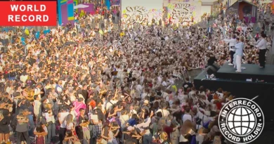 Participants hugging at VK FEST 2025 record event