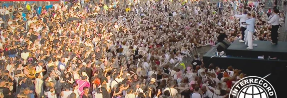 Participants hugging at VK FEST 2025 record event