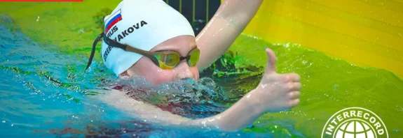 Eseniia Serebriakova setting a world record in 50m freestyle