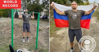 Alexey Getmanov performing record-breaking pull-ups