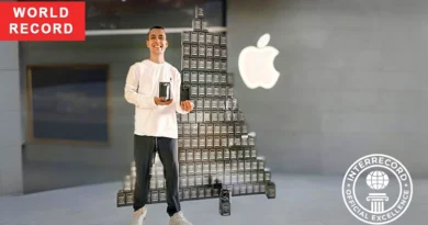 Dmitrii Maksimov with the rare Apple container