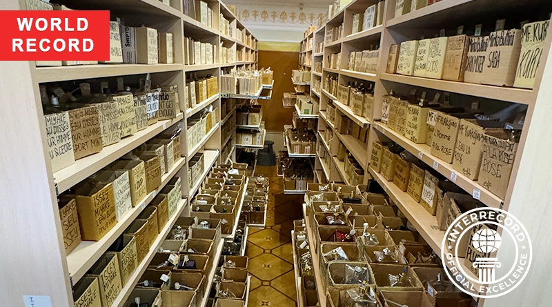 AllureParfum interface displaying perfume samples