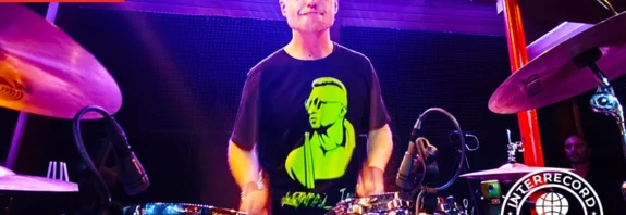 Standing drum performance during an endurance record