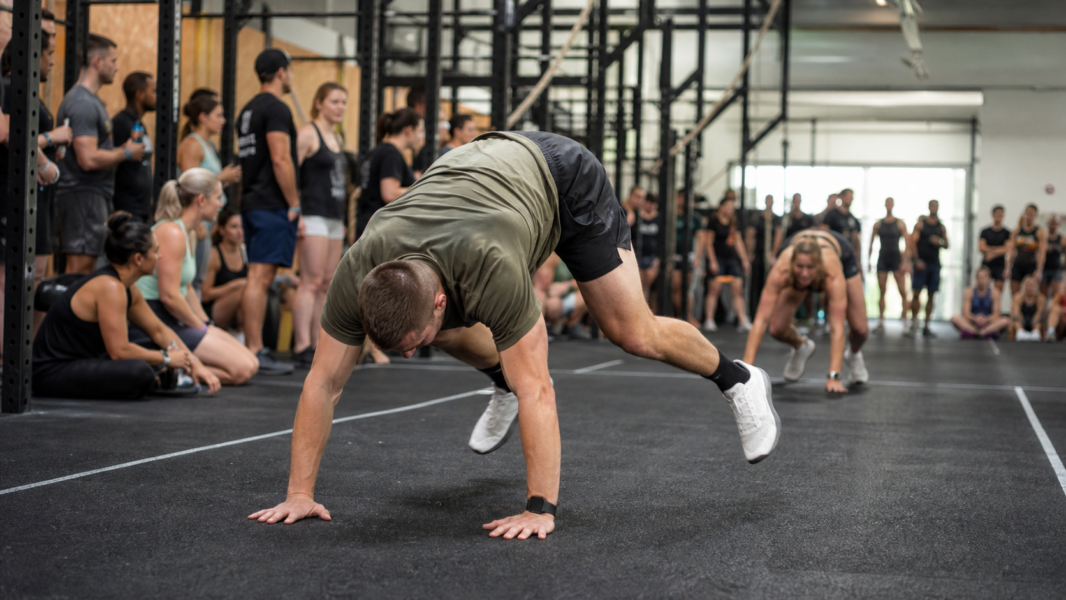 Эстафета Albatross Athletics с burpee broad jumps в спортивном зале